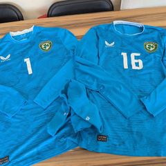 Rare ireland soccer goal keeper team issued adult med