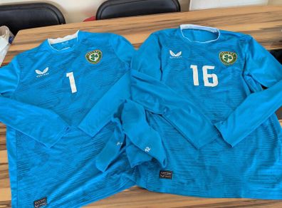 Rare ireland soccer goal keeper team issued adult med
