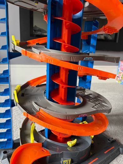 Hotwheels Mega Garage