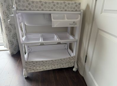 Changing table with bath tub