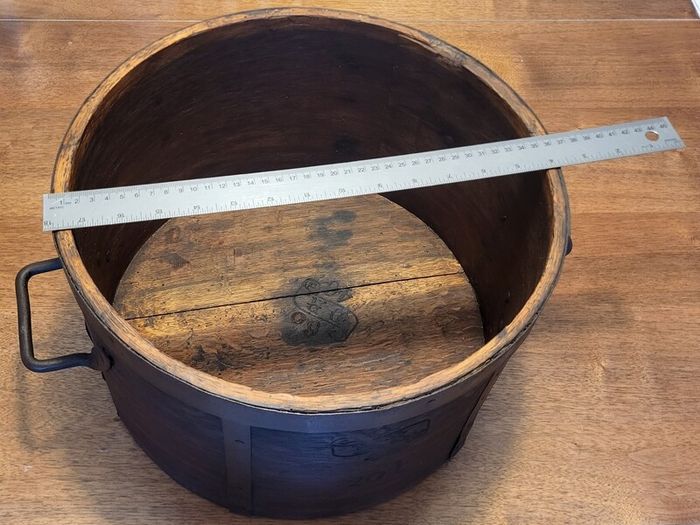 Beautiful vintage wooden pot 20L with metal handles