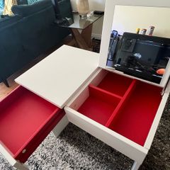 Dressing table with integrated mirror and drawer compartments