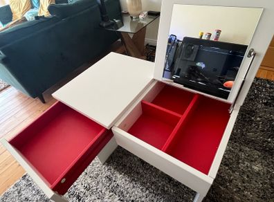 Dressing table with integrated mirror and drawer compartments