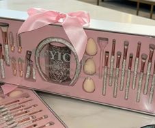BRAND NEW Luxury Pink Glitter Makeup Kit!