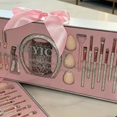 BRAND NEW Luxury Pink Glitter Makeup Kit!