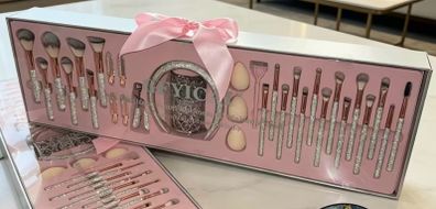 BRAND NEW Luxury Pink Glitter Makeup Kit!