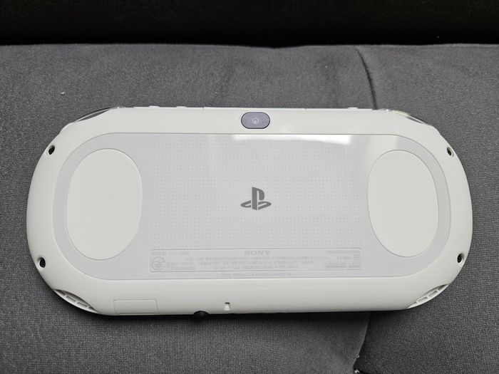 Ps vita slim glacier white - PRISTINE condition