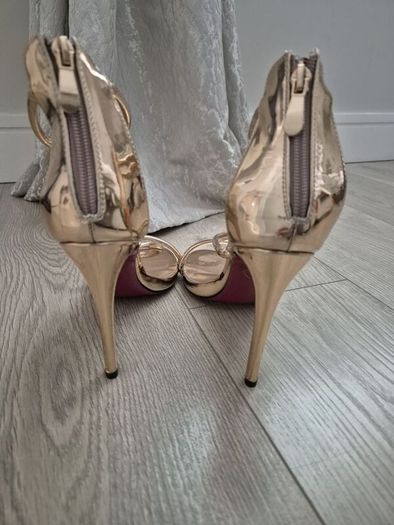 Strappy heel sandals