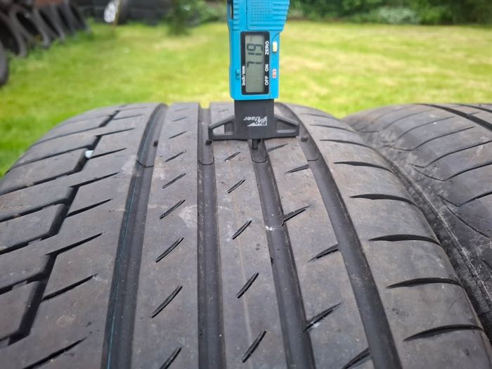 2x 285/45/20 Continental