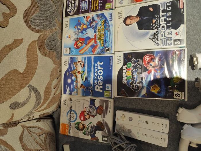 Wii bundle with Mario kart, Sports Resort, Mario Galaxy, Mario & Sonic Olympic