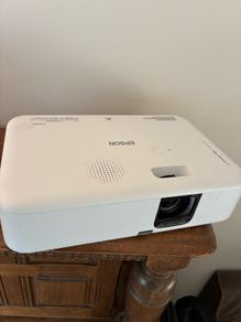 Epson CO-FH02 Full HD 1080p Smart Projector + Android TV + 2 Remotes