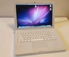 13" Macbook 2,1 laptop with replaceable battery