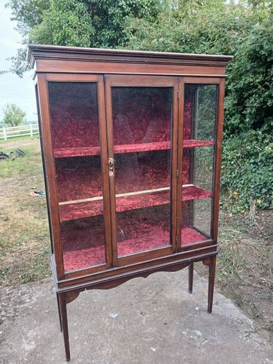 Vintage Display Cabinet / Vitrine