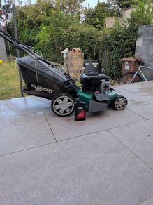 qualcast self-propelled 46 cm petrol lawnmower