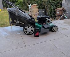 qualcast self-propelled 46 cm petrol lawnmower