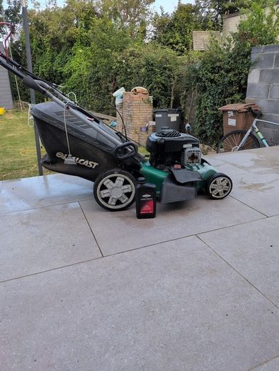 qualcast self-propelled 46 cm petrol lawnmower