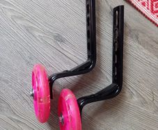 bike stabilizers with flashing lights, hardly used.