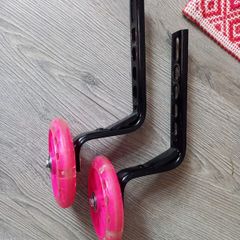 bike stabilizers with flashing lights, hardly used.