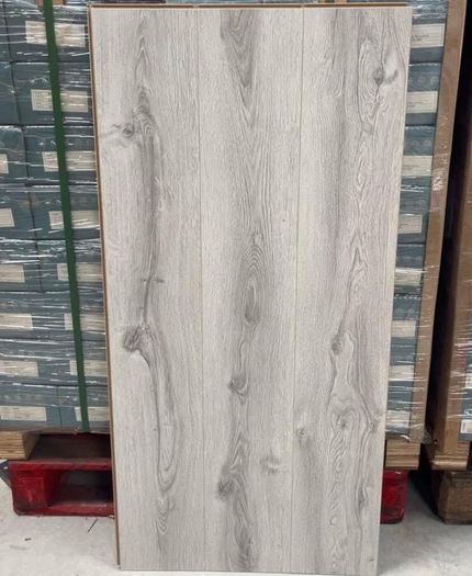 NEW 8mm Laminated Flooring FREE DELIVERY