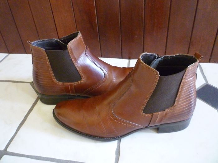 Brown Leather Chelsea Ladies Boots.  Side Zip. Colour Saddle Brown. Brand Ellen Blake.  Size Uk 6 / Eu 39.   In Very Good Condition. Quality Leather