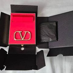 Valentino Star Studs Edition Set Go Clutch Perfecting Powder 01 in very light & mini Lipstick 219A.