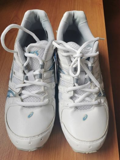 BNWT - Asics leather gel Runer UK 6.5