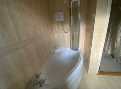 Bathroom suite