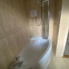 Bathroom suite