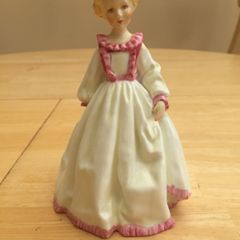 Vintage Royal Worcester "Grandmothers Dress" Figurine 3081