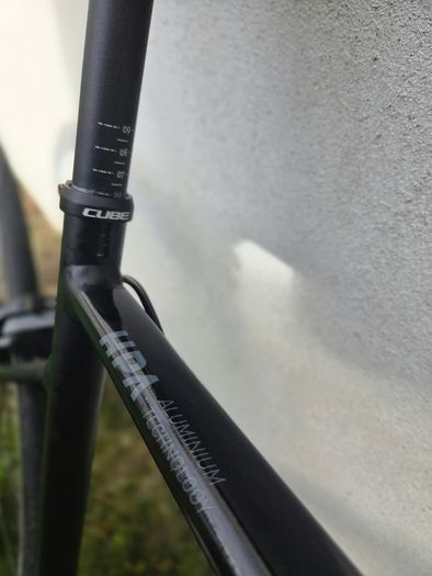 Cube attain road bike