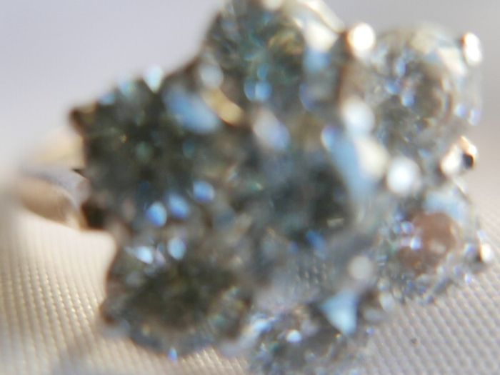 Vintage 9Ct Solid Gold 375 Beautiful Cubic Zirconia Ring 3,99g