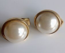 Vintage gold tone faux pearl clip on earrings