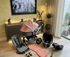Immaculate condition Bugaboo Cameleon with car seat and base