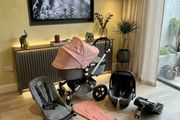 Gorgeous Bugaboo Cameleon 3 car seat, base