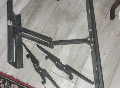 Large sturdy wall mount for TV