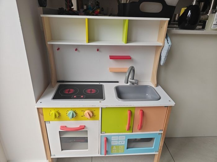 Play kitchen