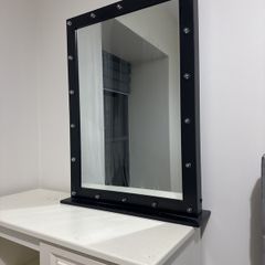 Black vanity mirror battery operated