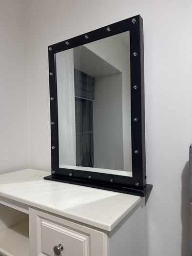 Black vanity mirror battery operated
