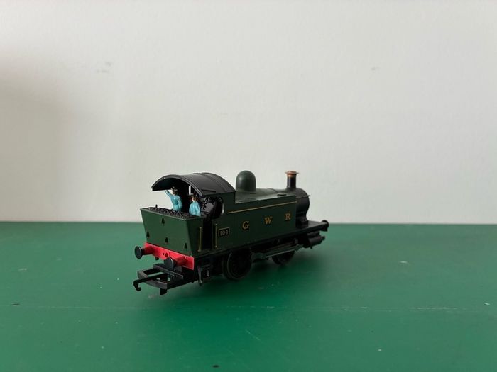 Hornby Railways GWR 104 Locomotive OO Gauge
