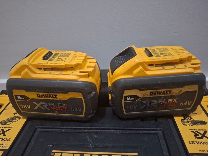 2 x Dewalt flex 9AH batteries