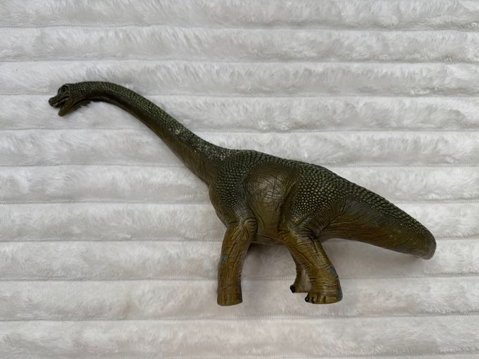 Schleich Brachiosaurus Dinosaur Figure D-73527  approx. 20 cm. height 2016  Dirty Used Please see photos
