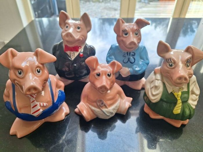 Nat West Pigs Set of 5