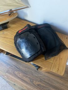 Anarchy knee pads