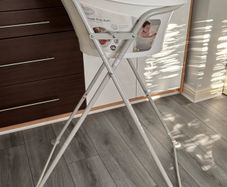 Snuggle Baby Bath & Stand