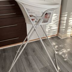 Snuggle Baby Bath & Stand