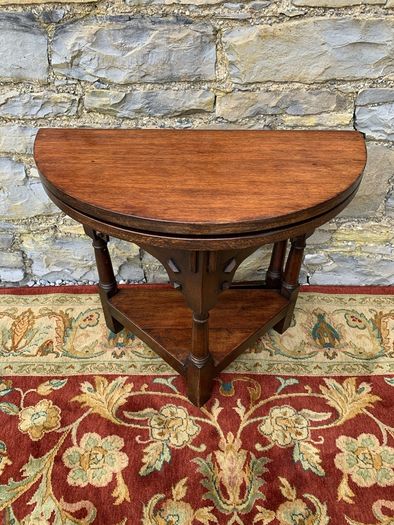 Early 20th Century solid oak gate leg drop leaf table.
