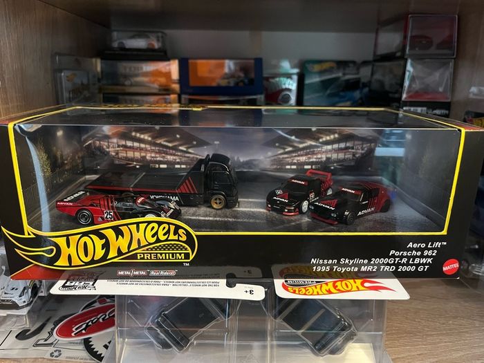 Hot wheels Advan racing set