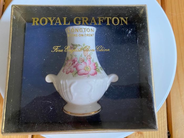 Vintage Royal Grafton Fine Bone China Small Vase - Pink Wild Rose