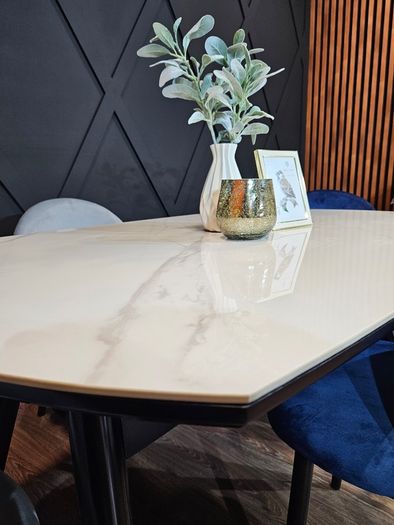 Extendable Dining Table
