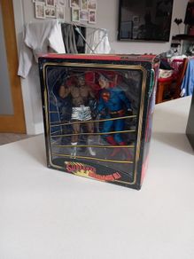 Neca Superman Vs Muhammad Ali figure set